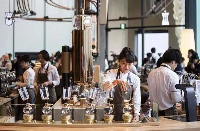 星巴克價格高仍受青睞？解析第三空間策略與商業模式關鍵