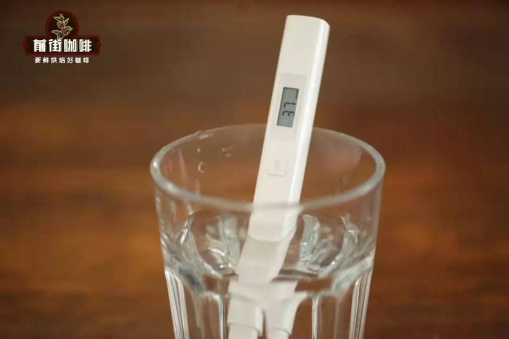 手衝咖啡用水指南：TDS與ppm怎麼選？礦泉水對風味的關鍵影響