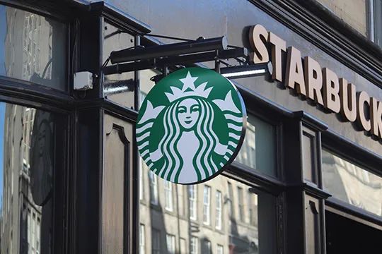 星巴克價格策略大揭密：為何被歸類為「可負擔的奢華飲品」？