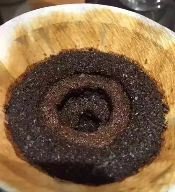 深焙咖啡手沖秘技:隕石衝煮法全解析與風味提升技巧