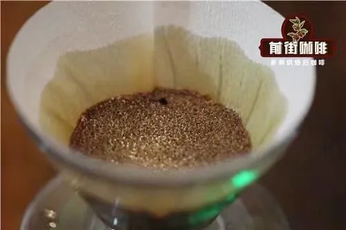 手衝咖啡悶蒸不鼓包？3大關鍵因素解析咖啡粉層膨脹真相