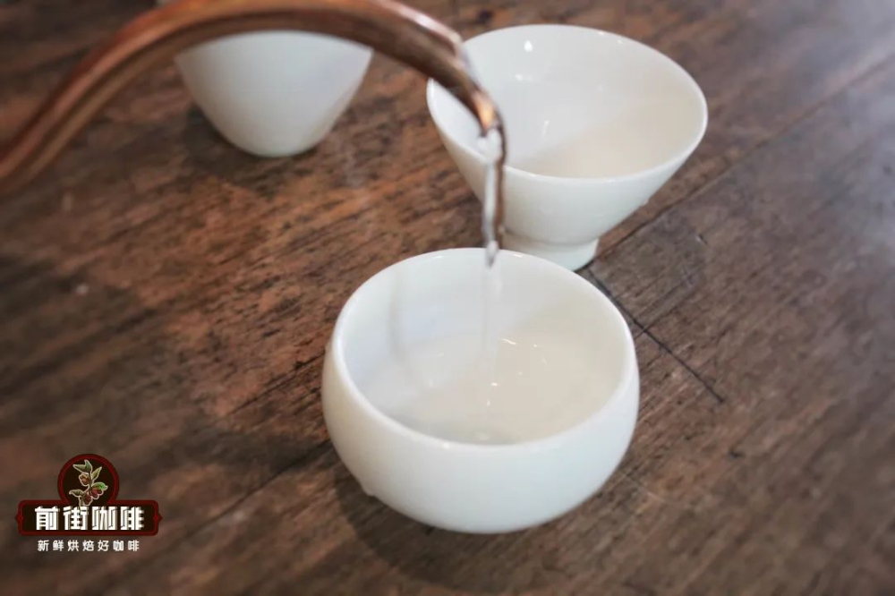 手沖咖啡杯型怎麼選？揭秘杯口設計對風味的四大影響