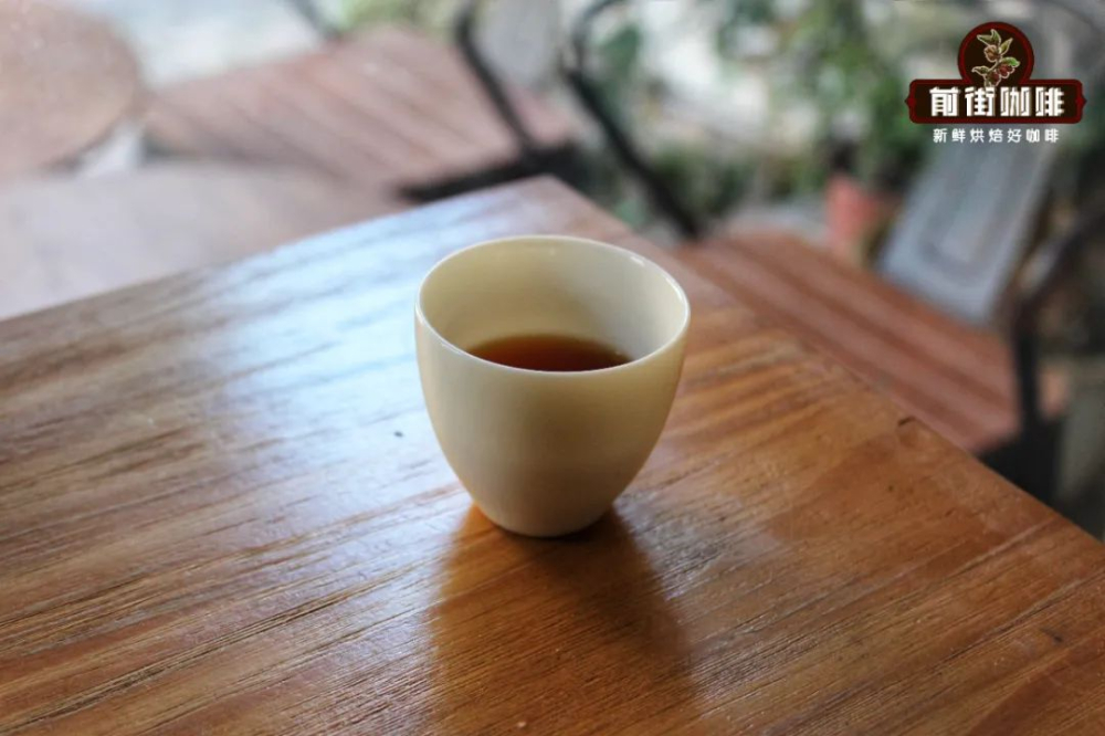 手沖咖啡杯型怎麼選？揭秘杯口設計對風味的四大影響
