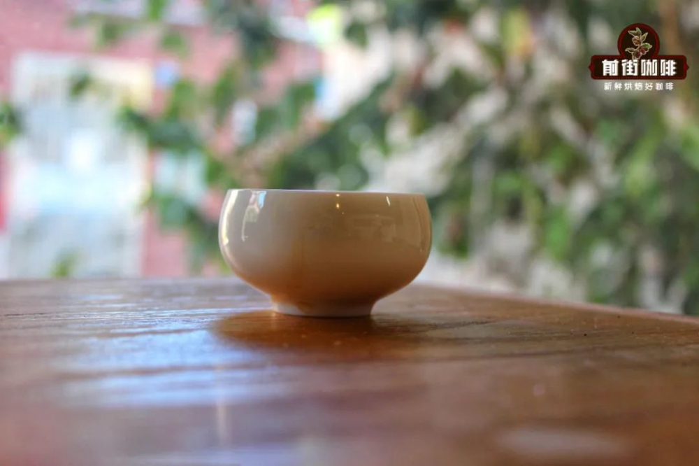 手沖咖啡杯型怎麼選？揭秘杯口設計對風味的四大影響