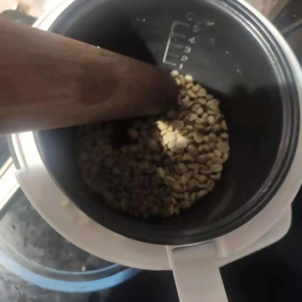居家烘焙咖啡豆全攻略:從鐵鍋到油炸,實驗解析與風味體驗