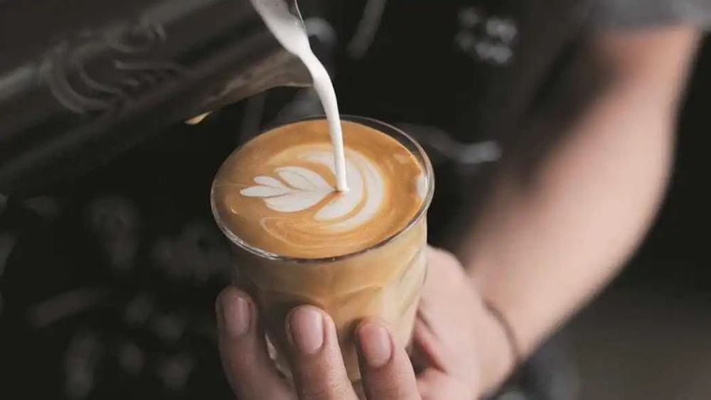 瑞幸澳瑞白與拿鐵怎麼分?Flat White 家族配方與精萃濃縮萃取技巧