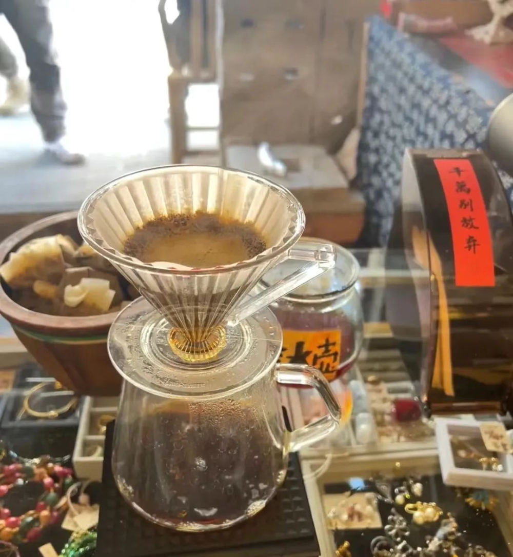 東山島佛系咖啡店：手沖體驗與老闆摸魚日常