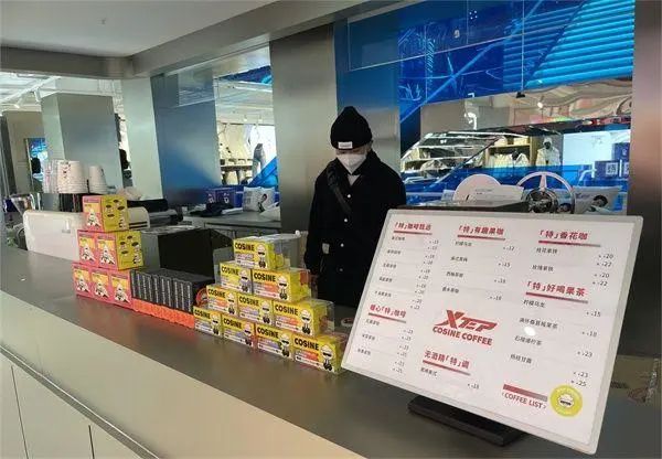 特步首間咖啡店落腳成都！為何掛的是COSINE咖數招牌？跨界合作解析