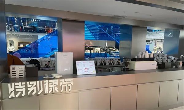 特步首間咖啡店落腳成都！為何掛的是COSINE咖數招牌？跨界合作解析