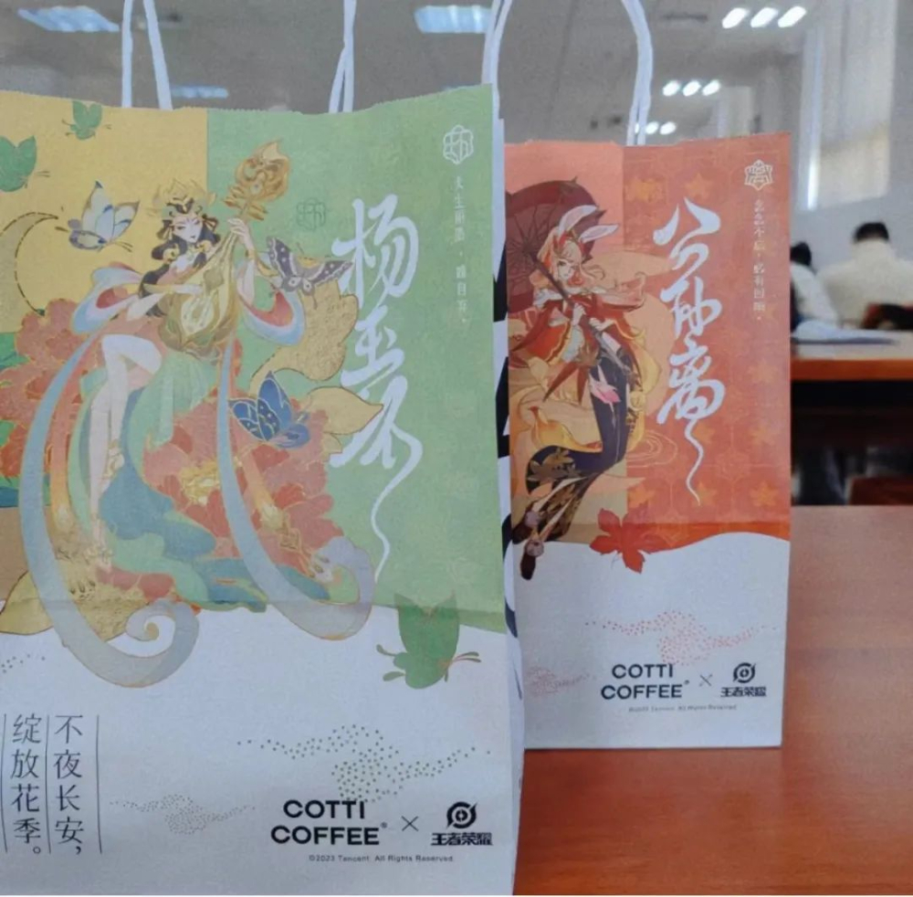 庫迪咖啡×王者榮耀聯名桃醉系列!門店擴張策略與市場挑戰解析
