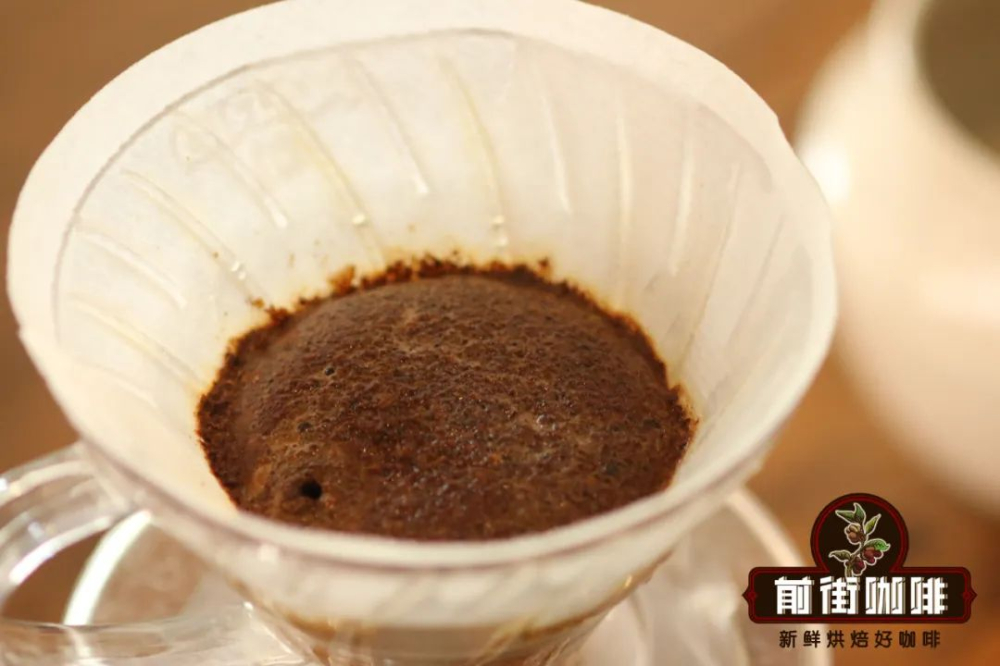 手沖咖啡積水怎麼預防?3 個關鍵時機判斷與調整技巧