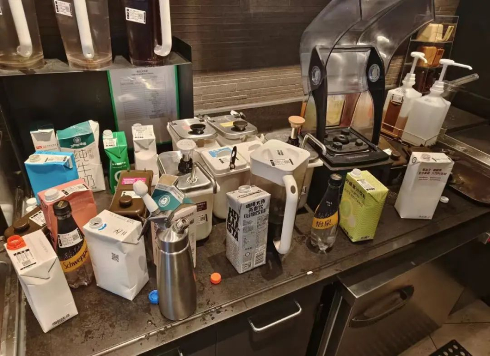 星巴克買一送一門市爆單實錄：員工疲憊與消費者意見大解析