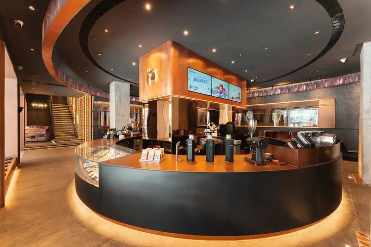 瑞幸Q2營收超星巴克中國!萬店+9.9元戰略如何改寫市場格局