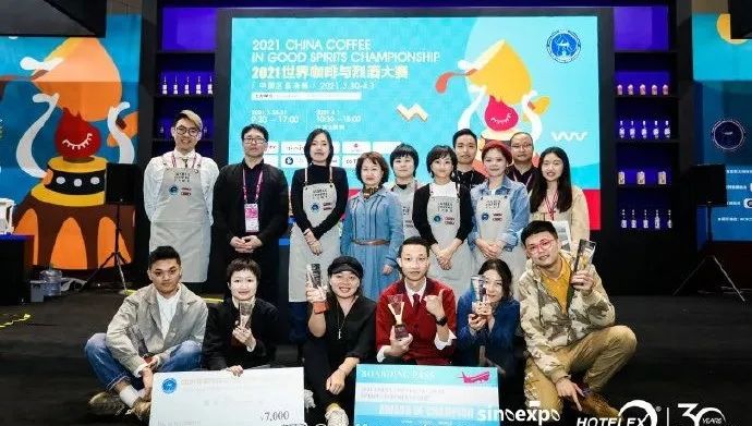透明拿鐵製作揭秘:牛奶澄清技術原理與風味實測全攻略