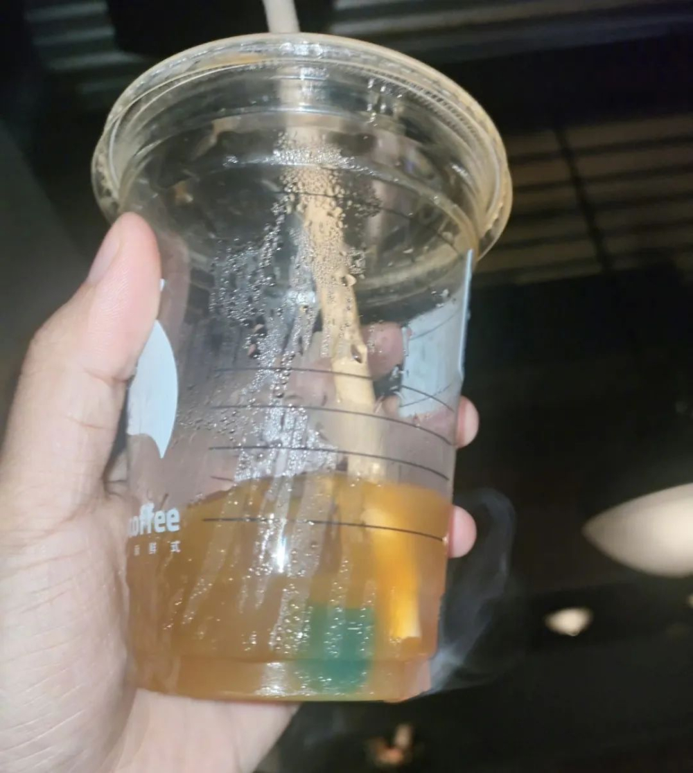 瑞幸咖啡飲品現異物事件解析：水口配件混入原因與消費者維權建議