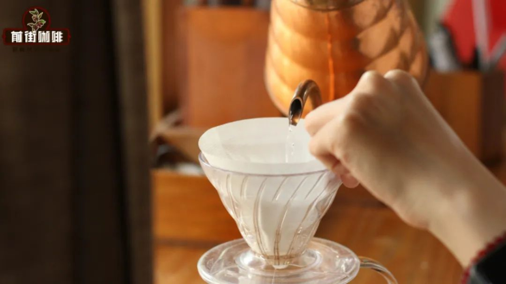 手沖濕濾紙水溫對咖啡風味影響？三種濾杯材質實測分析