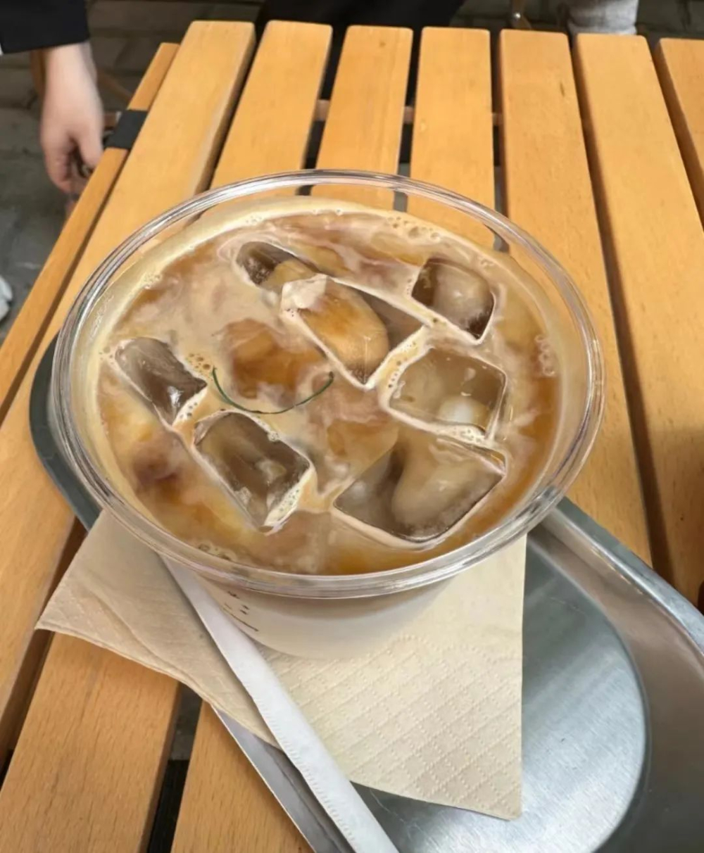 咖啡店拒商拍遭惡評！監控揭顧客自導自演放異物全紀錄