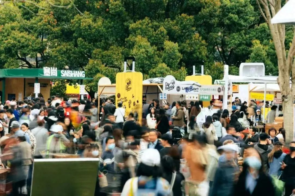 陸家嘴咖啡節8th亮點：品牌周邊設計如何成為社交話題焦點？