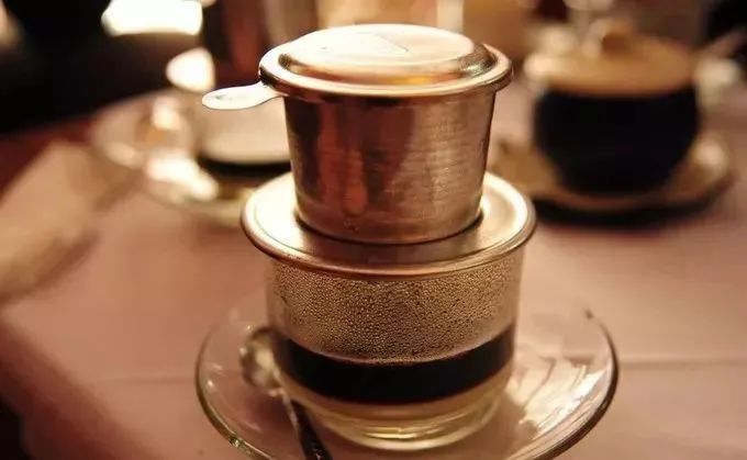 西班牙拿鐵風味解析：煉乳咖啡的起源與越南滴滴咖啡的淵源