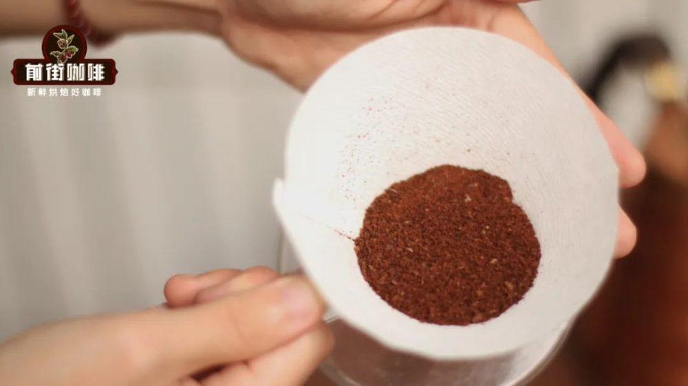 手衝咖啡前該不該拍濾杯？細粉沉降與通道效應的科學解析