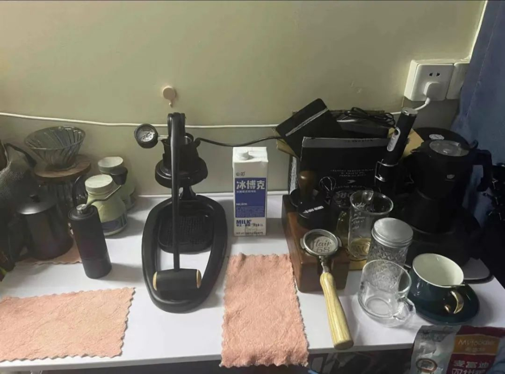 家庭咖啡角興起！手沖與摩卡壺入門指南，打造居家咖啡日常