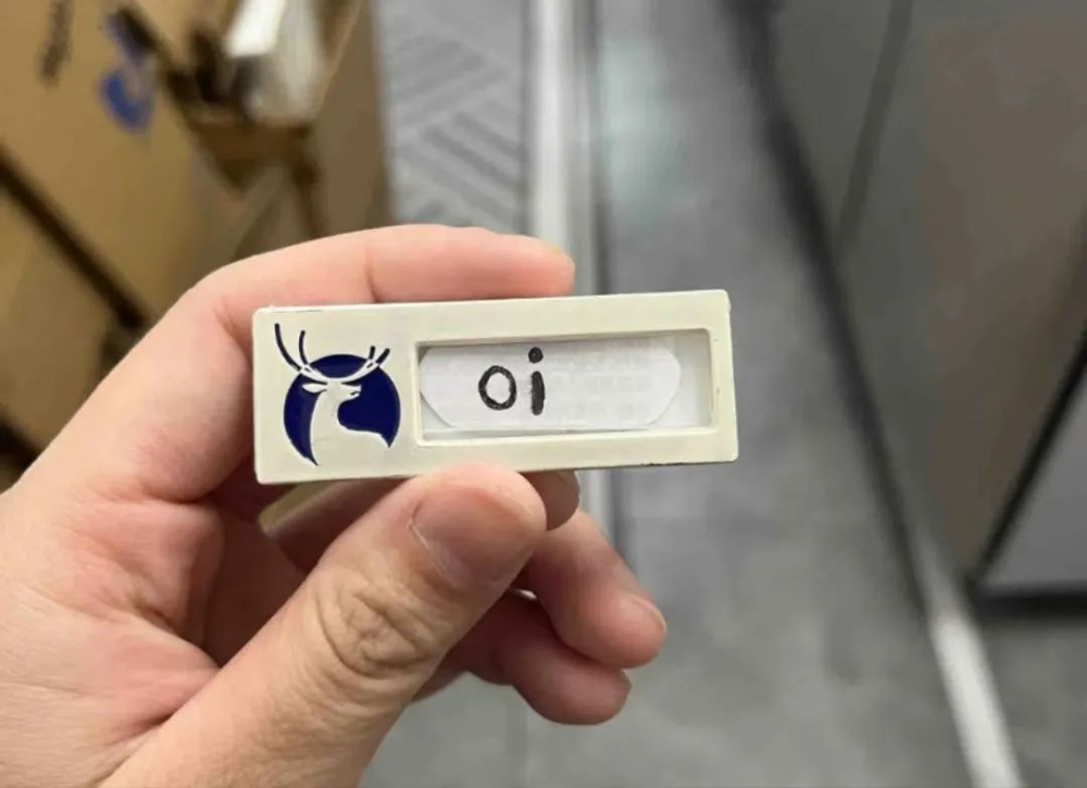 瑞幸新工牌玩梗大觀：員工英文名創意全收錄與命名注意事項
