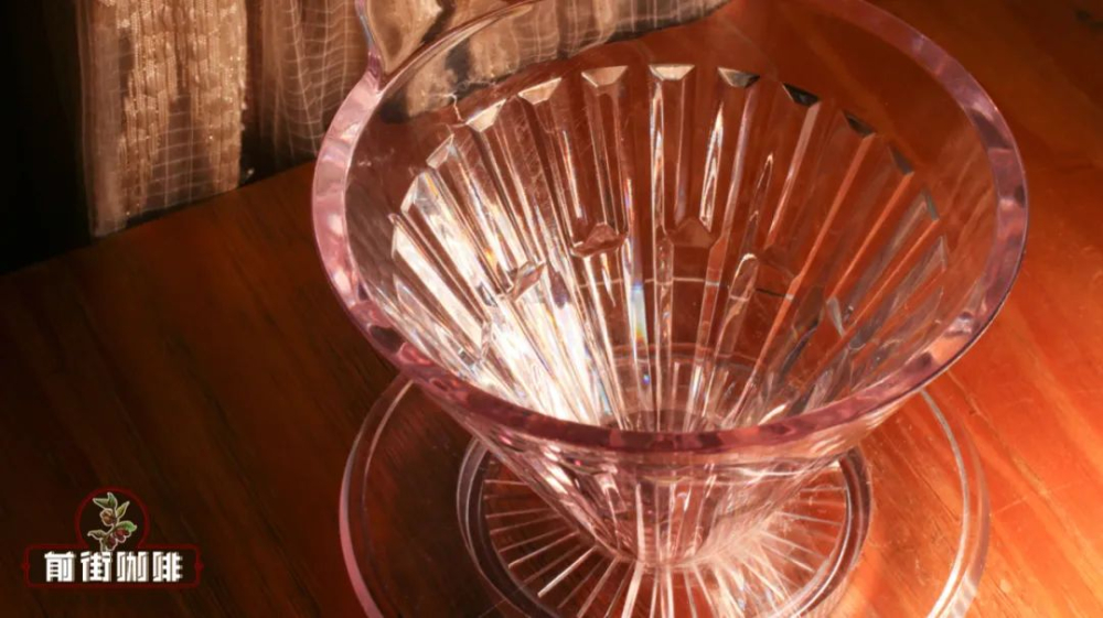冰瞳濾杯 vs V60手沖實測：濾杯設計如何改變瑰夏風味表現