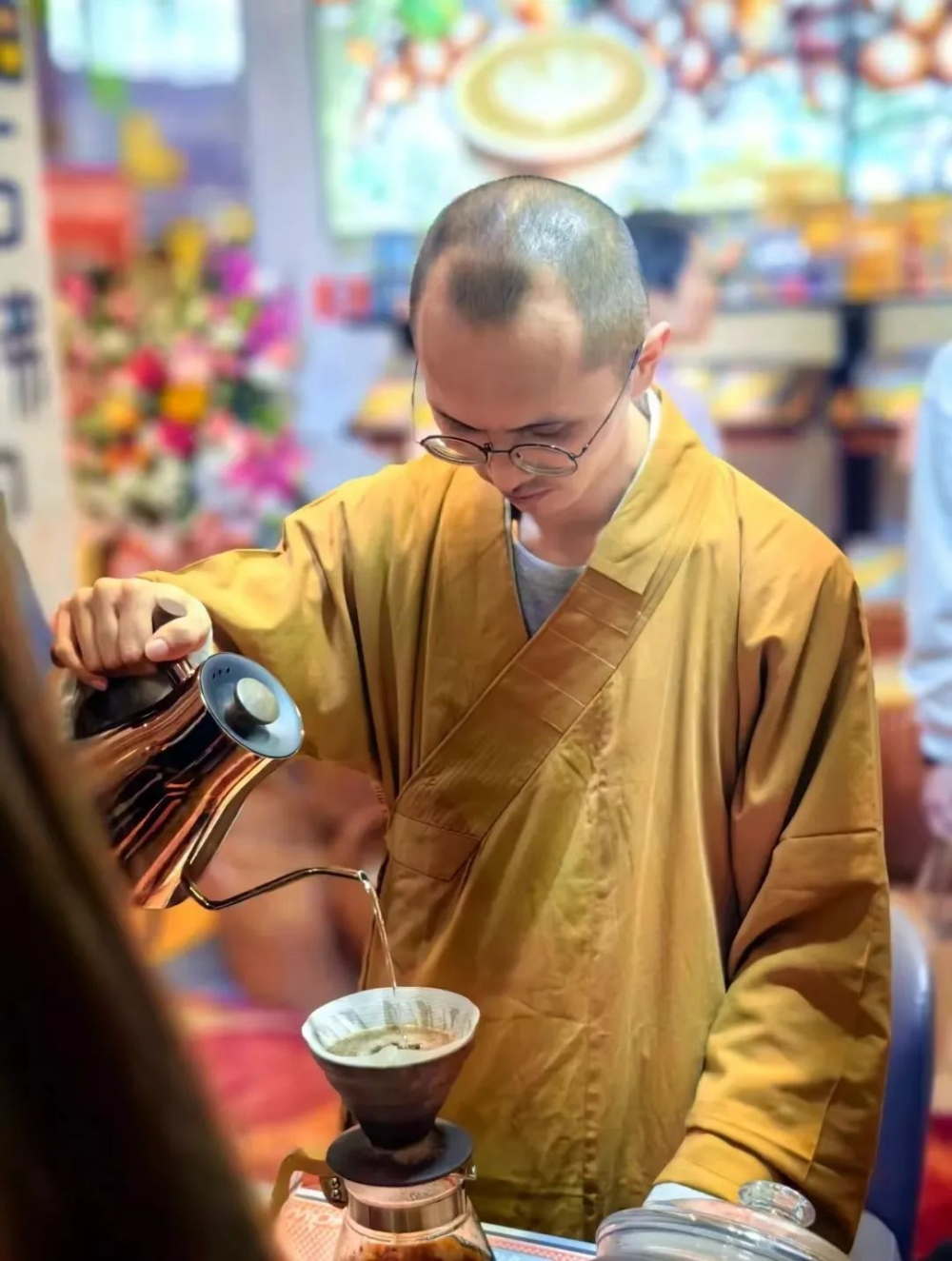 手衝咖啡遇上禪意:從靈隱寺到廈門展會的寺廟咖啡風潮