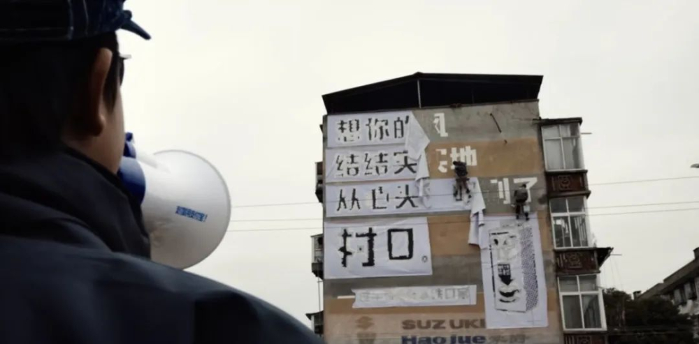 OATLY燕麥奶鄉村刷牆廣告引熱議!燕麥拿鐵搭配技巧與行銷爭議解析
