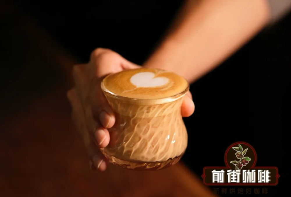 短笛咖啡與拿鐵差異解析：杯量、比例與定價背後的咖啡師邏輯