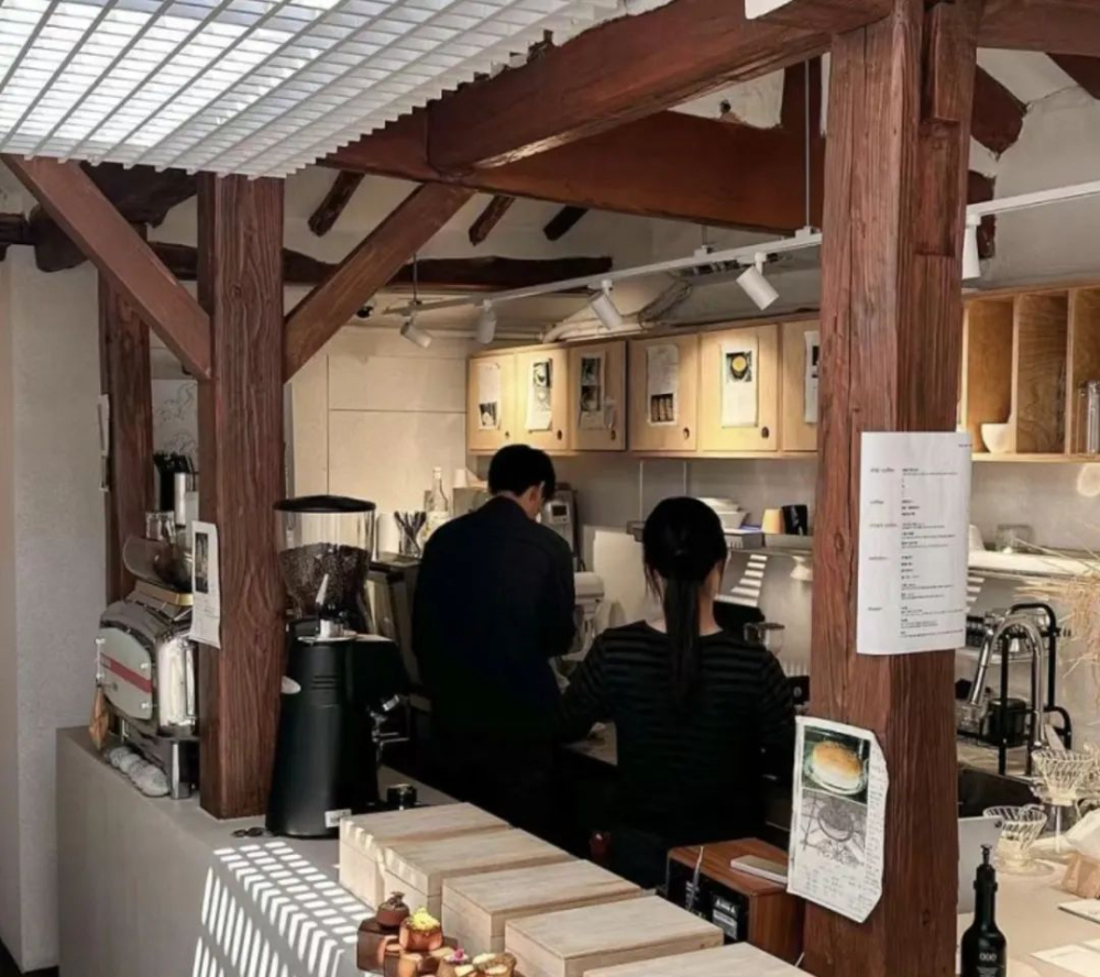 咖啡師職涯挑戰與突破：從入門到專業的多維發展路徑