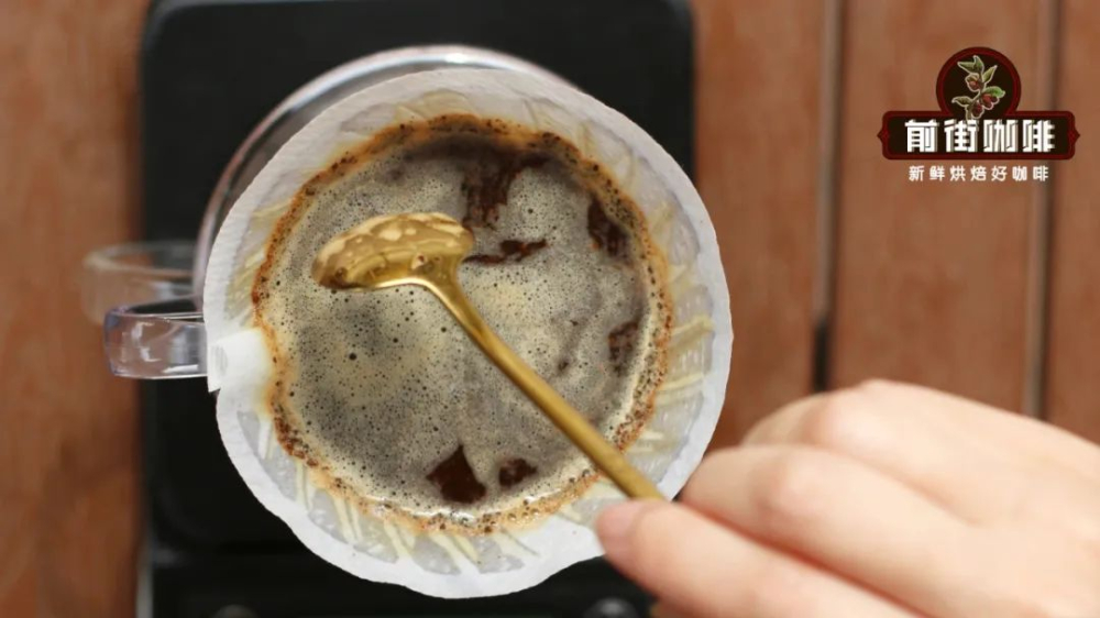 手衝咖啡水溫80°C行不行？專業解析低溫萃取的風味變化與調整技巧