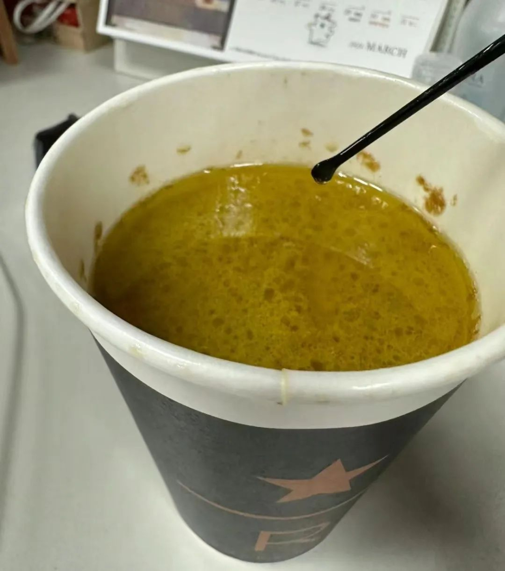 星巴克橄欖油拿鐵油水分層原因解析與飲用建議