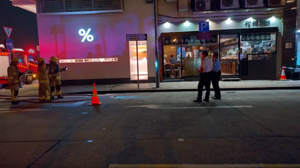 香港堅尼地城%Arabica外燈柱異常爆裂　旅客頭部受傷官方釐清原因