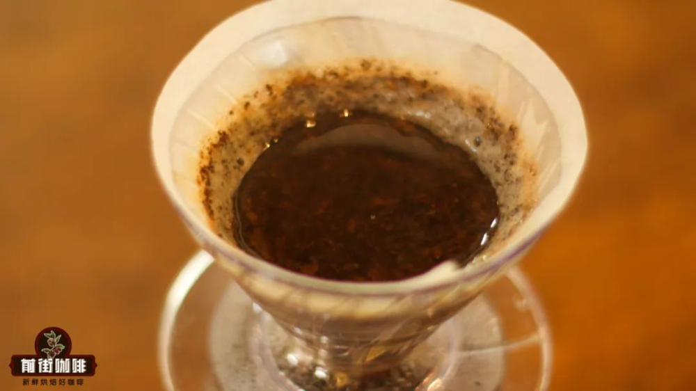 手沖咖啡濾杯液體透明？破解細粉堵塞與豆子新鮮度問題