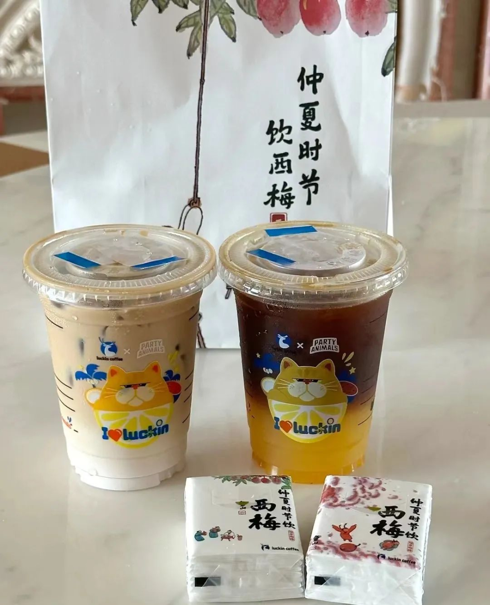 瑞幸西梅系列新品登場！紙巾贈品引發熱議，門店回應真相