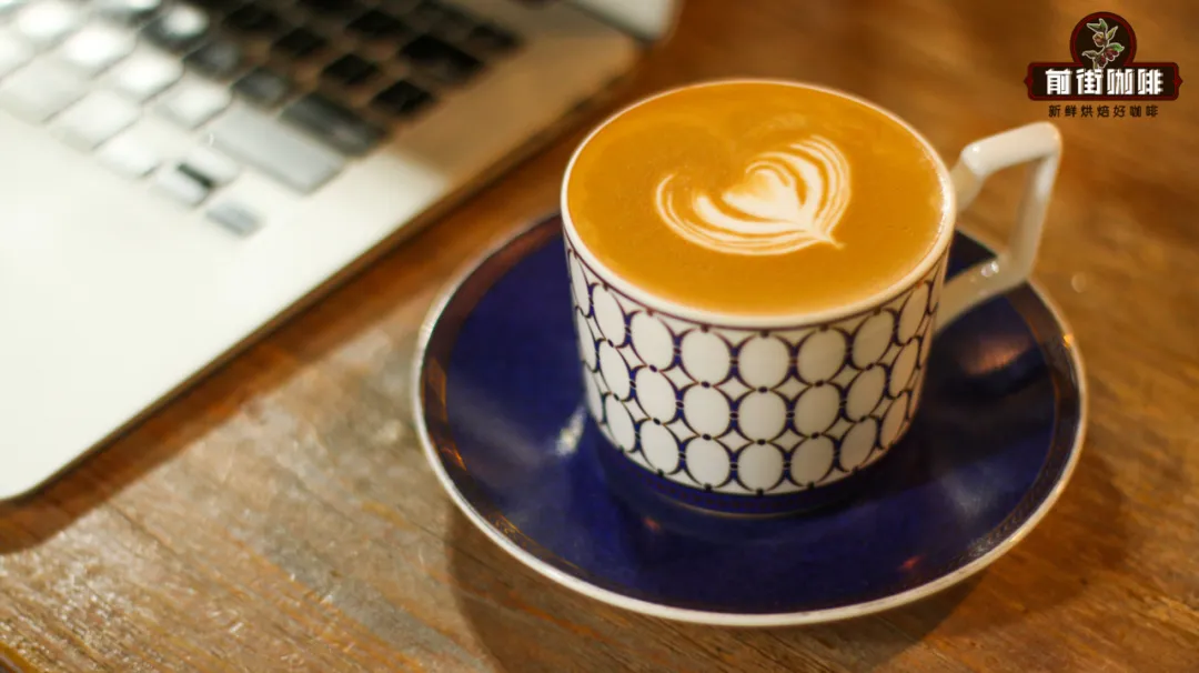 澳白咖啡配方揭秘：與拿鐵、卡布奇諾怎麼分？Flat White 完整解析