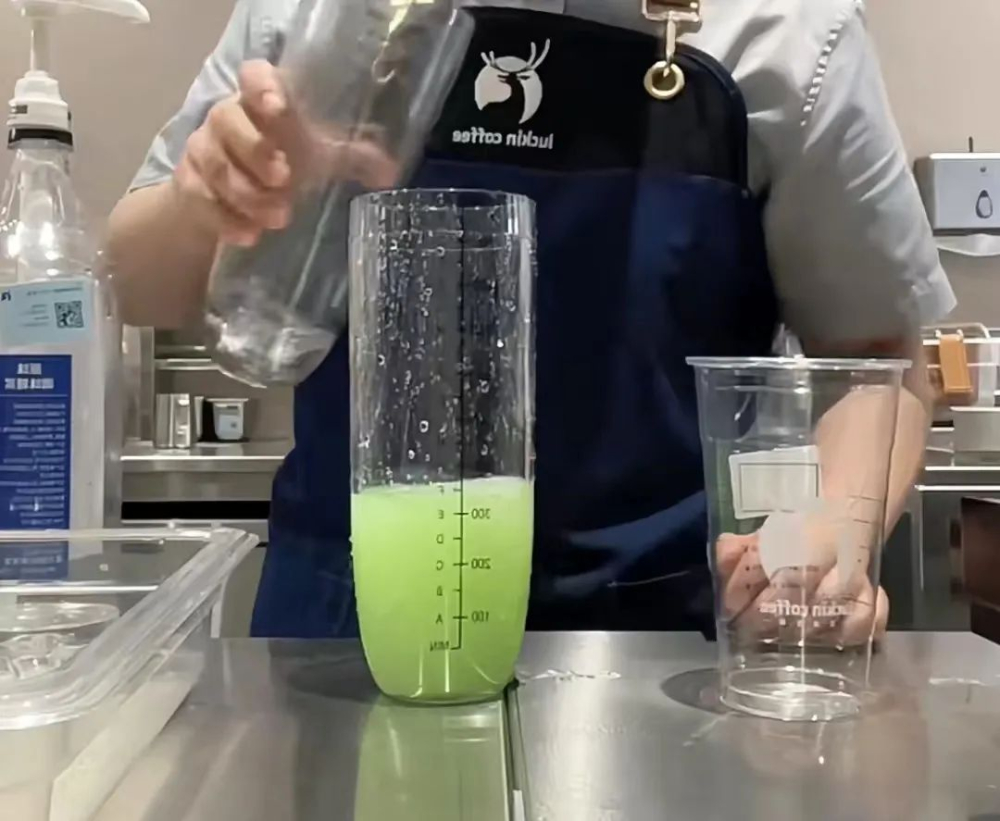 瑞幸8月新品曝光！輕乳茶「輕輕茉莉」背後的茶飲佈局戰略