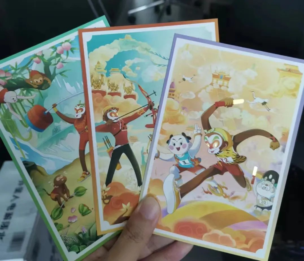 瑞幸聯名《大鬧天宮》周邊遇冷？燙金明信片性價比與銷量分析