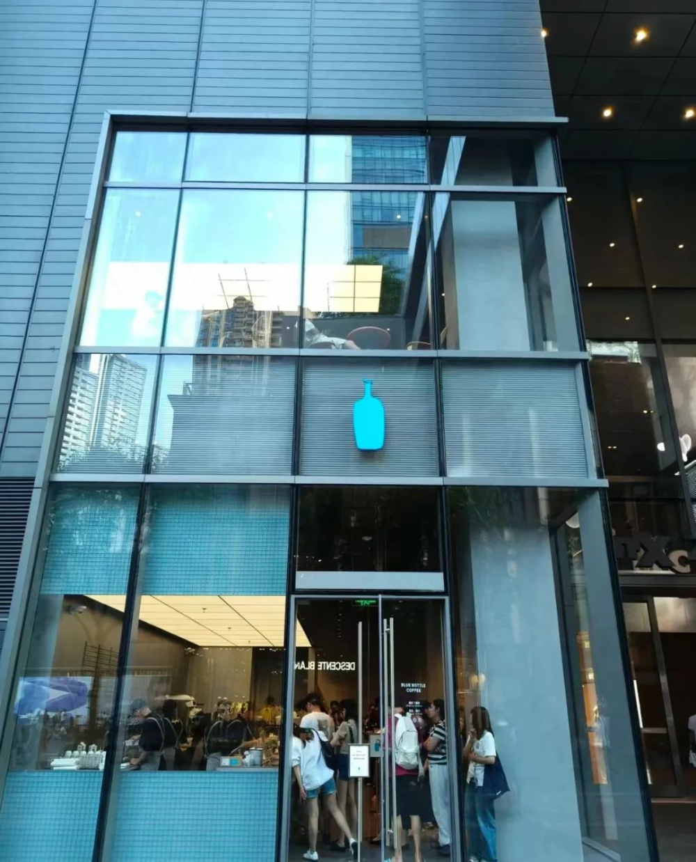 藍瓶咖啡深圳首店登場！藍色濾杯限定款與設計亮點全解析