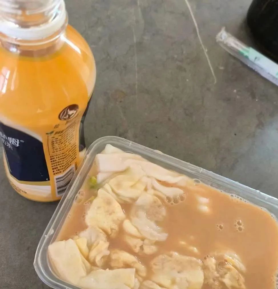東莞咖啡腸粉爆紅！創意混搭吃法與美拉德風味解析