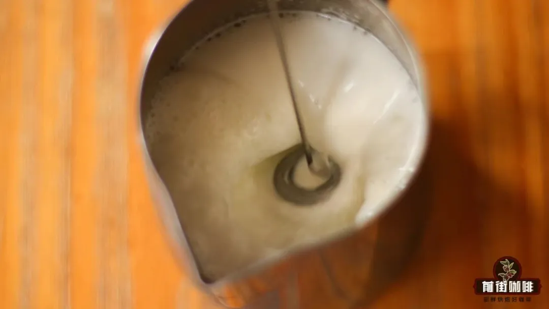 卡布奇諾 vs 拿鐵差在哪？冰卡布配方與奶泡技巧完整解析