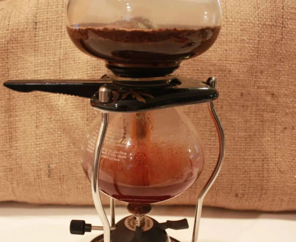 虹吸咖啡製作原理與歷史：從科學實驗到日式極致風味的演進