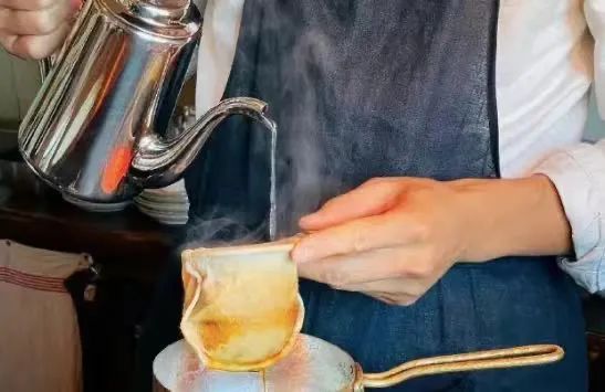 手沖咖啡加牛奶怎麼做？從法式歐蕾到日式演繹的風味轉換技巧