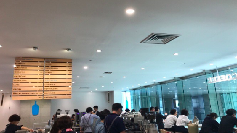 藍瓶咖啡品川店禁拍通勤人潮背後：觀察現象與顧客體驗平衡術