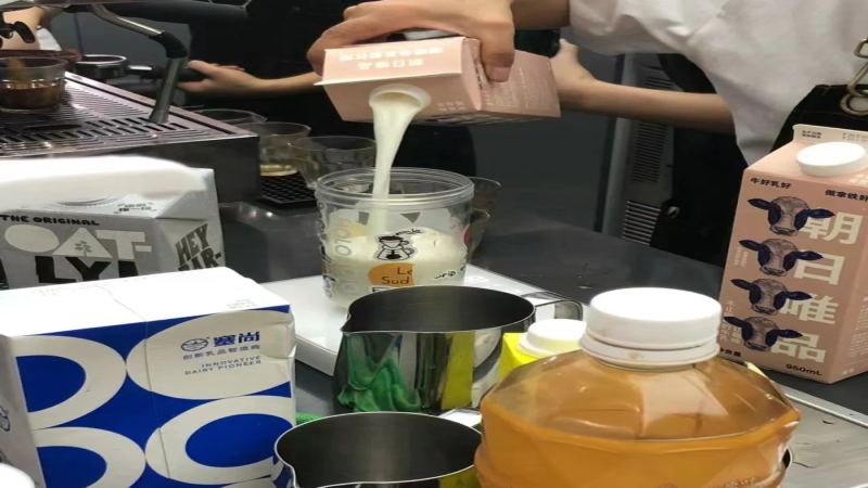 朝日唯品清透乳上市：破解咖啡師澄清牛奶技術瓶頸