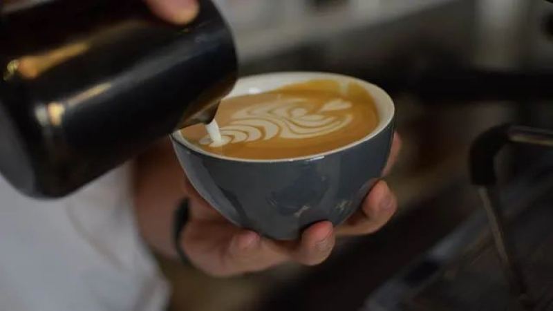 減脂可以喝澳白嗎？濃縮比例與熱量解析｜咖啡新手入門指南