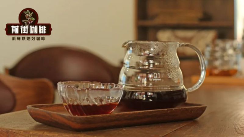 手沖咖啡濾紙預先浸濕的利弊分析｜除異味、預熱與貼合度全攻略