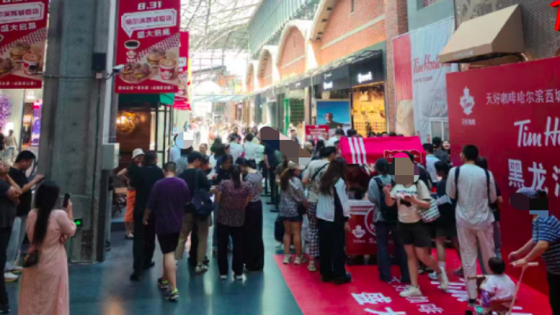 Tims哈爾濱首店爆滿！排隊3小時領禮品背後的服務陷阱