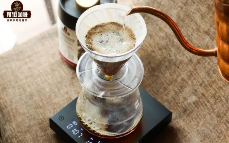 手衝咖啡品鑑｜爲何不推薦往熱手衝咖啡裏直接加冰塊？製作冰手衝咖啡要如何調整衝煮參數？